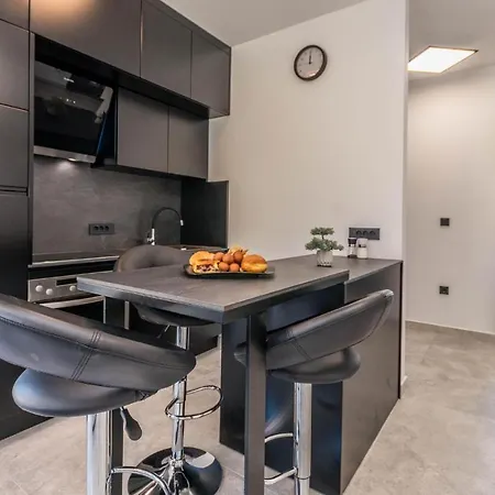 Lägenhet Cozy In With Kitchen Biograd Na Moru